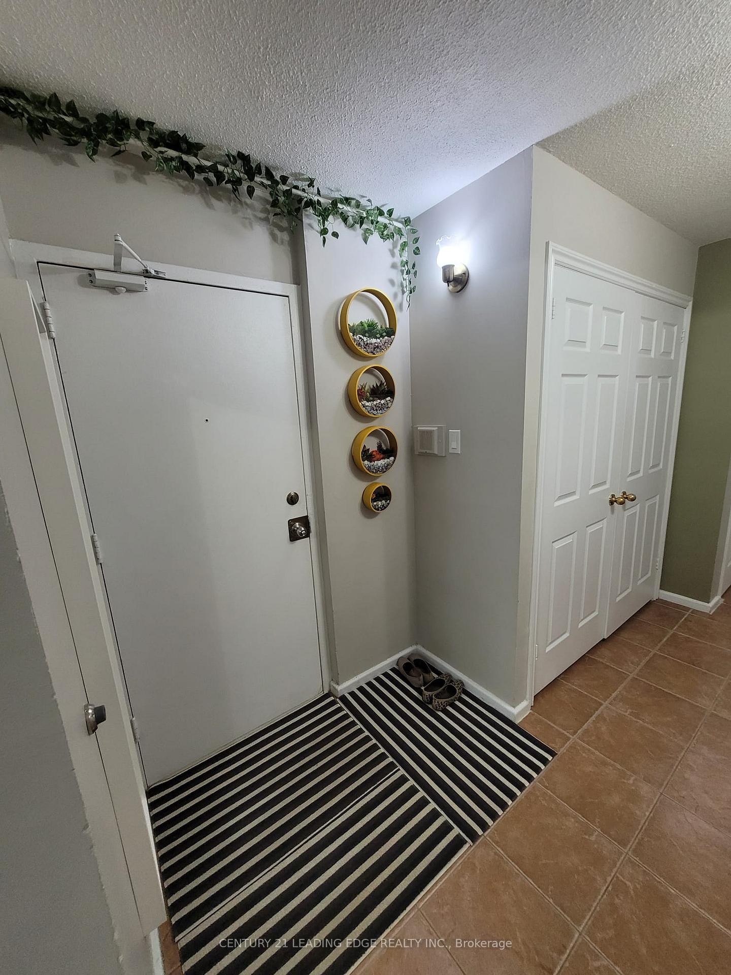 10-sunny-glenway-toronto-east-york-ontario-c13826748