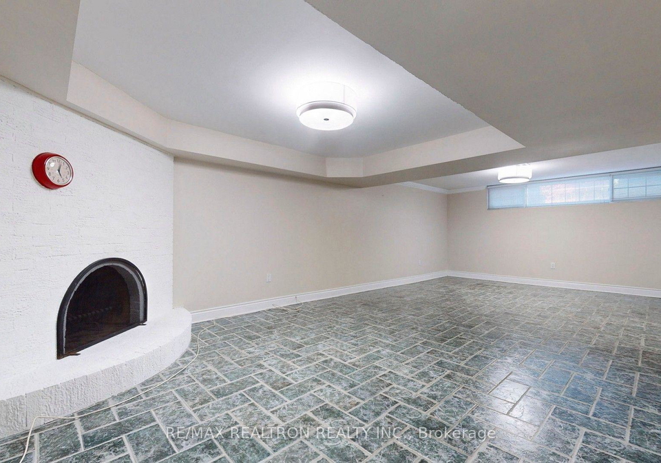31-whitelock-crescent-toronto-north-york-ontario-c13829510