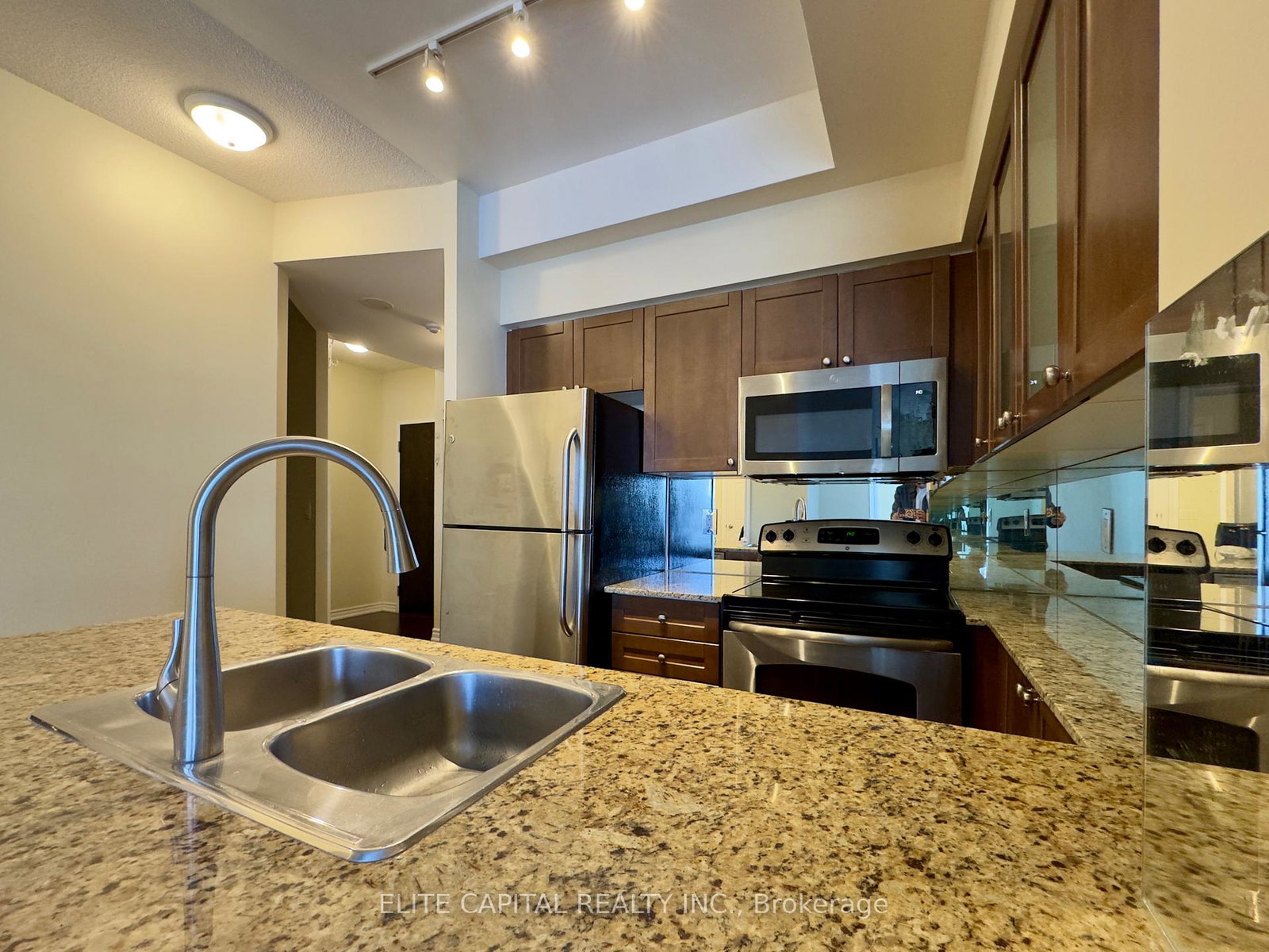 761-bay-street-toronto-toronto-ontario-c13829838