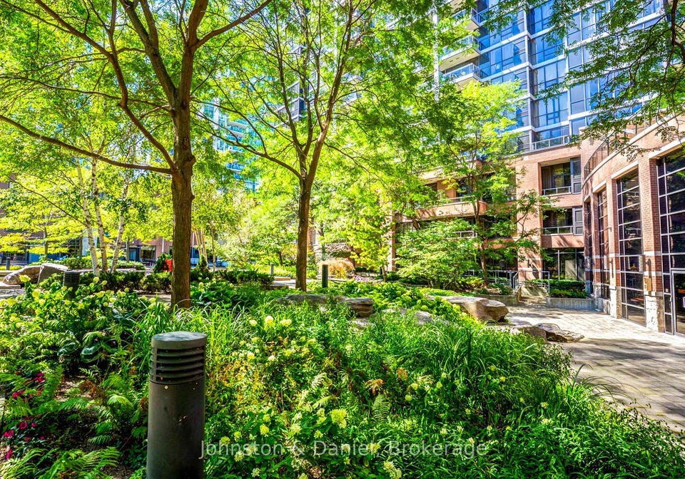 33-sheppard-avenue-e-toronto-north-york-ontario-c13830976