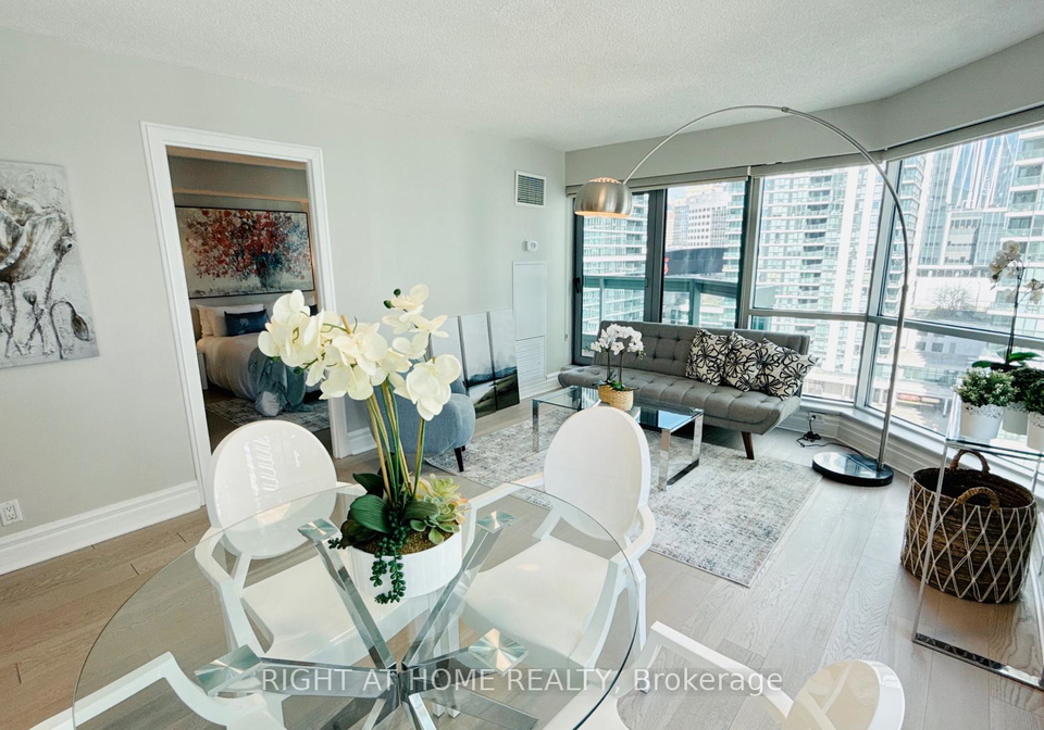 10-queens-quay-w-toronto-toronto-ontario-c13833542