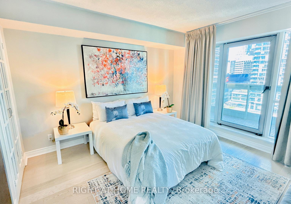 10-queens-quay-w-toronto-toronto-ontario-c13833542