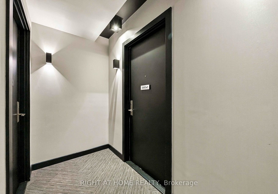 8-eglinton-avenue-e-toronto-toronto-ontario-c13833628