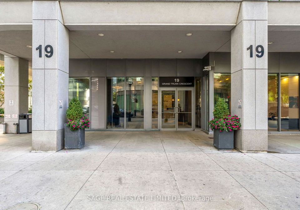 19-grand-trunk-crescent-toronto-toronto-ontario-c13835730