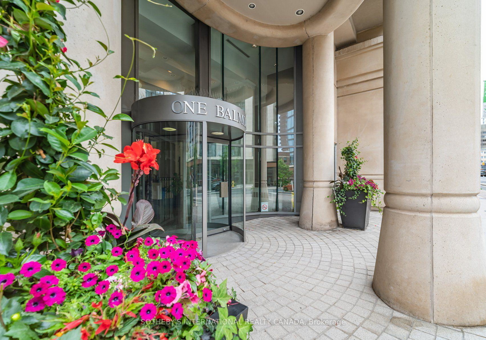 1-balmoral-avenue-toronto-toronto-ontario-c13836090