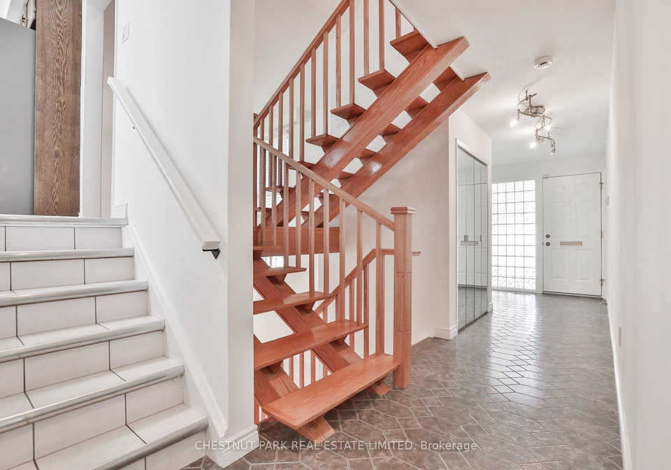 2-allview-crescent-toronto-north-york-ontario-c13838054