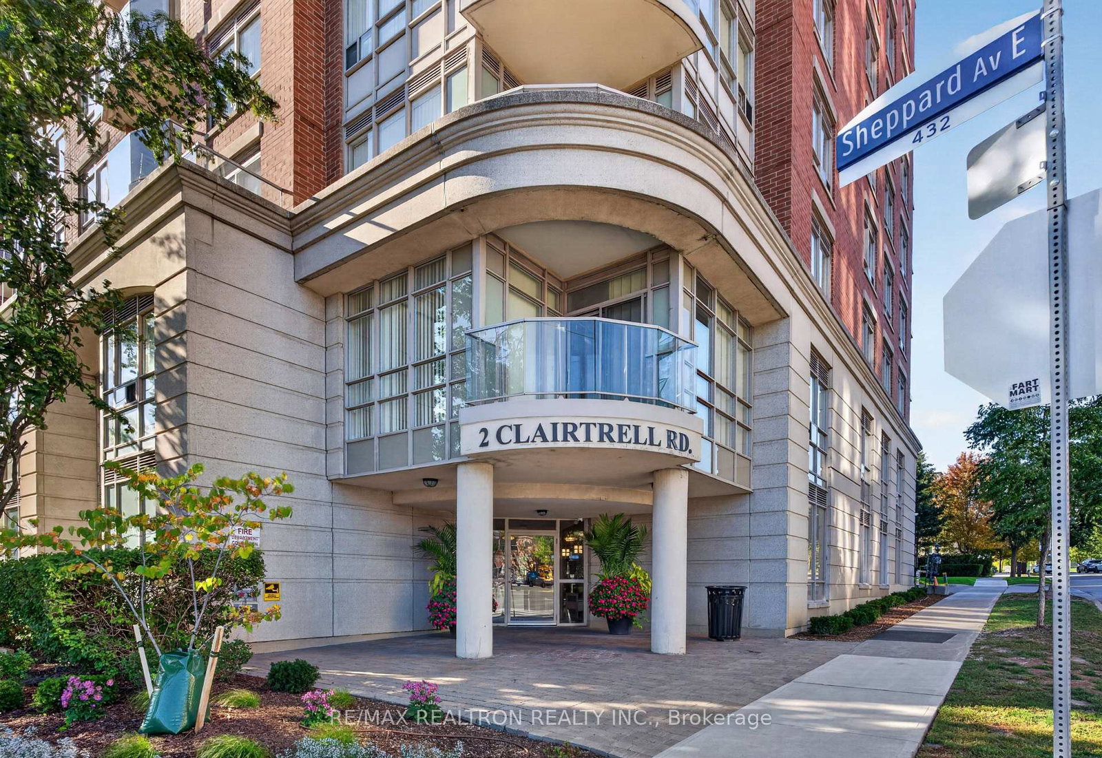 2-clairtrell-road-nw-toronto-north-york-ontario-c13838188