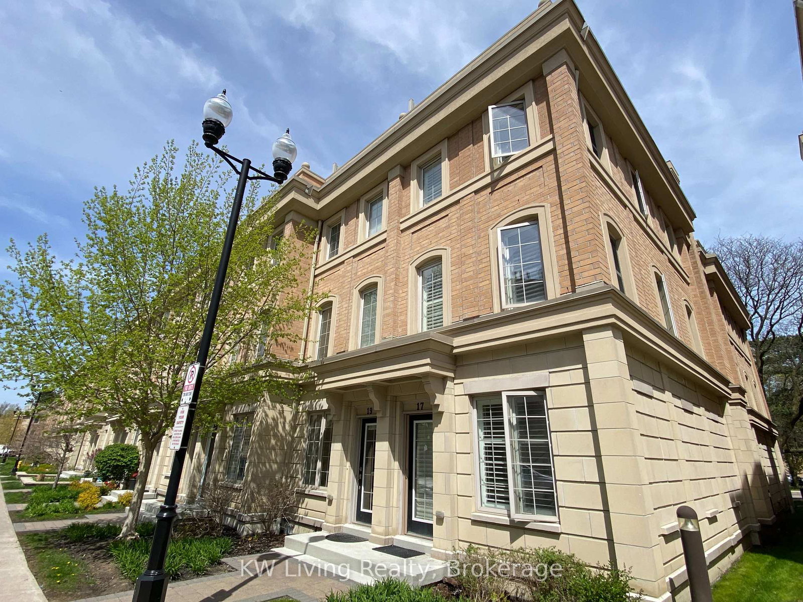17-hargrave-lane-toronto-north-york-ontario-c13840072