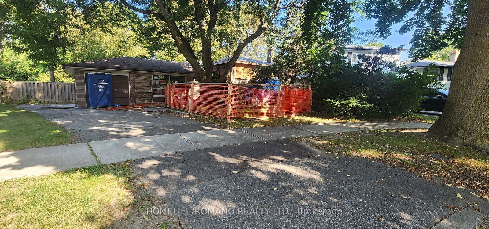 14-threadneedle-crescent-toronto-north-york-ontario-c13840234