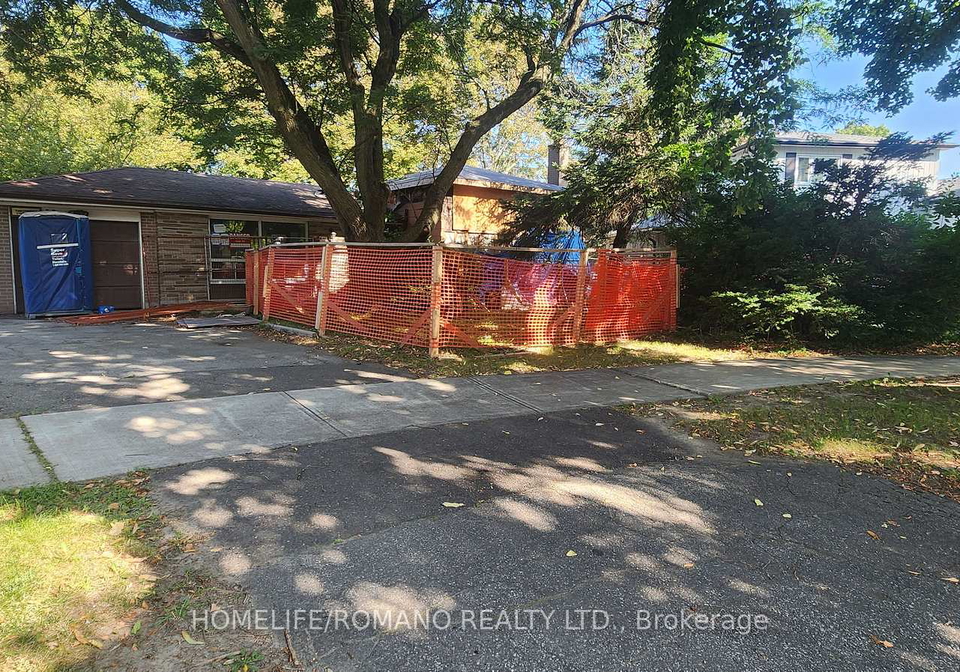 14-threadneedle-crescent-toronto-north-york-ontario-c13840234