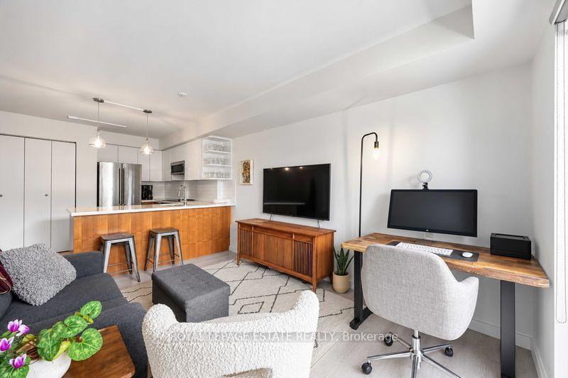 140-bathurst-avenue-toronto-toronto-ontario-c13840882