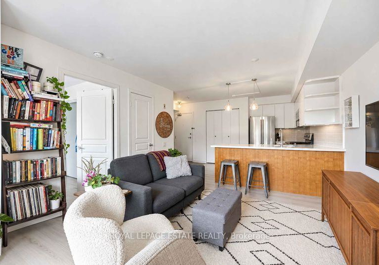 140-bathurst-avenue-toronto-toronto-ontario-c13840882
