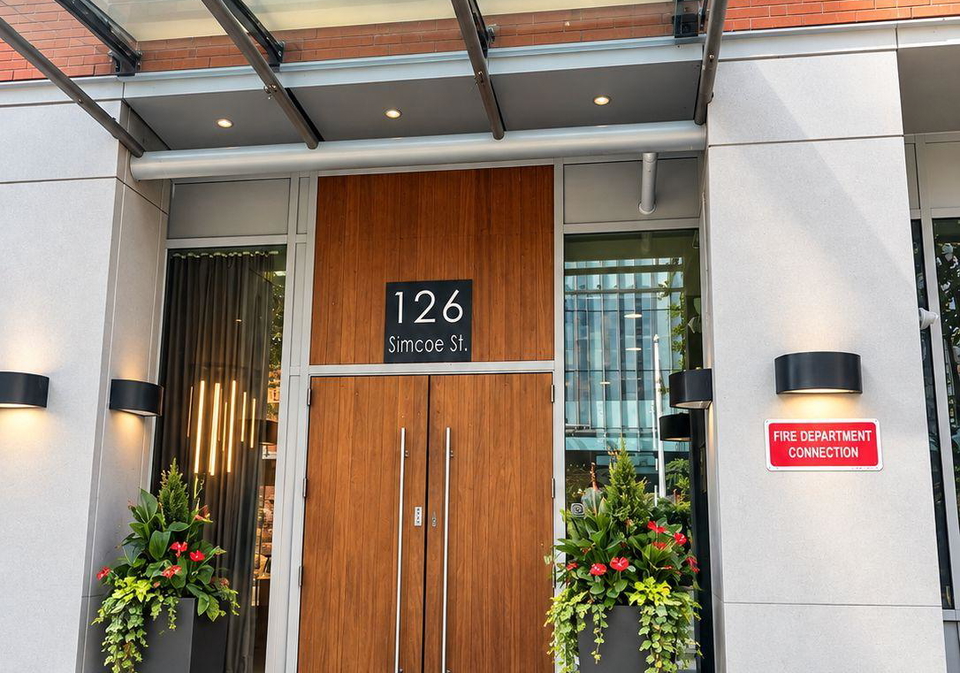126-simcoe-street-toronto-toronto-ontario-c13842840