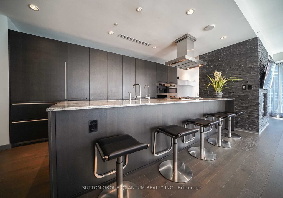 180-university-avenue-toronto-toronto-ontario-c13847346