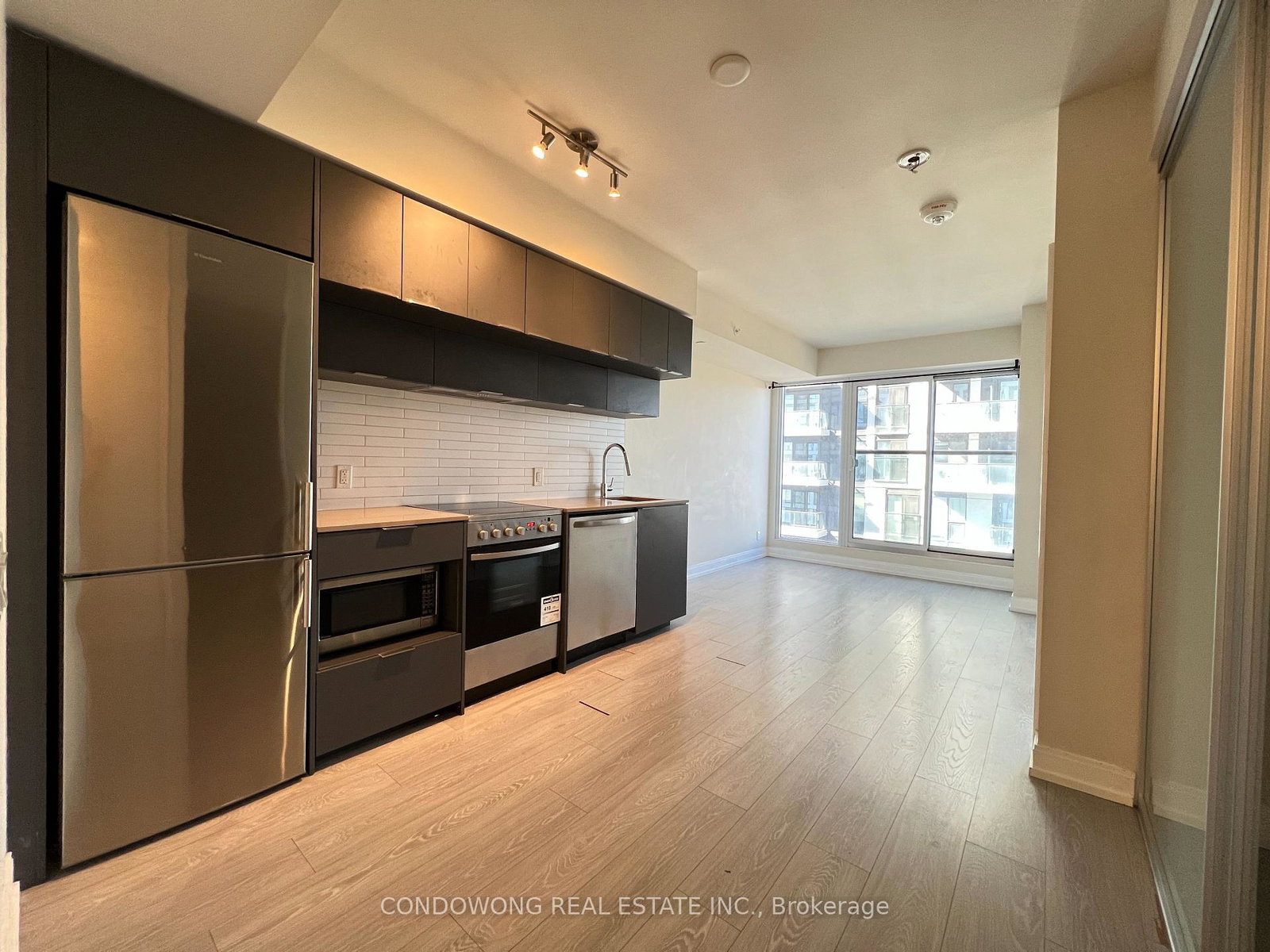 181-dundas-street-e-toronto-toronto-ontario-c13854816