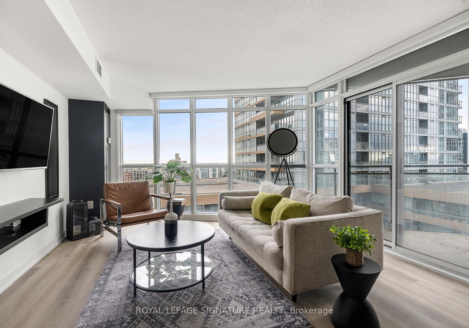 21-iceboat-terrace-toronto-toronto-ontario-c13854842