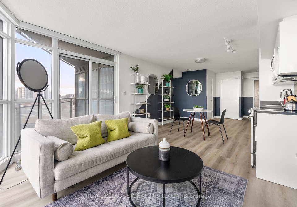 21-iceboat-terrace-toronto-toronto-ontario-c13854842