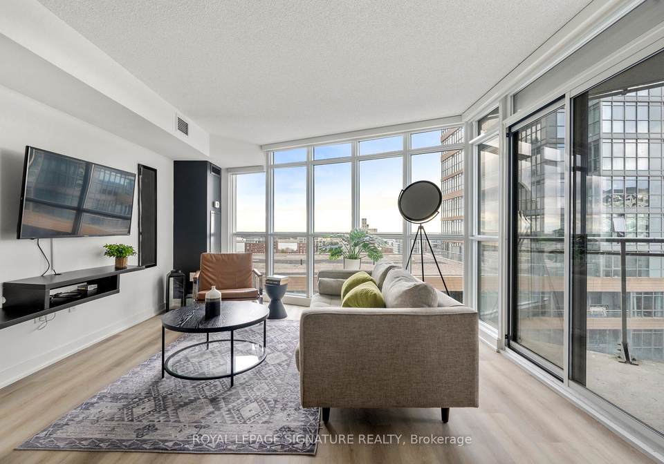 21-iceboat-terrace-toronto-toronto-ontario-c13854842