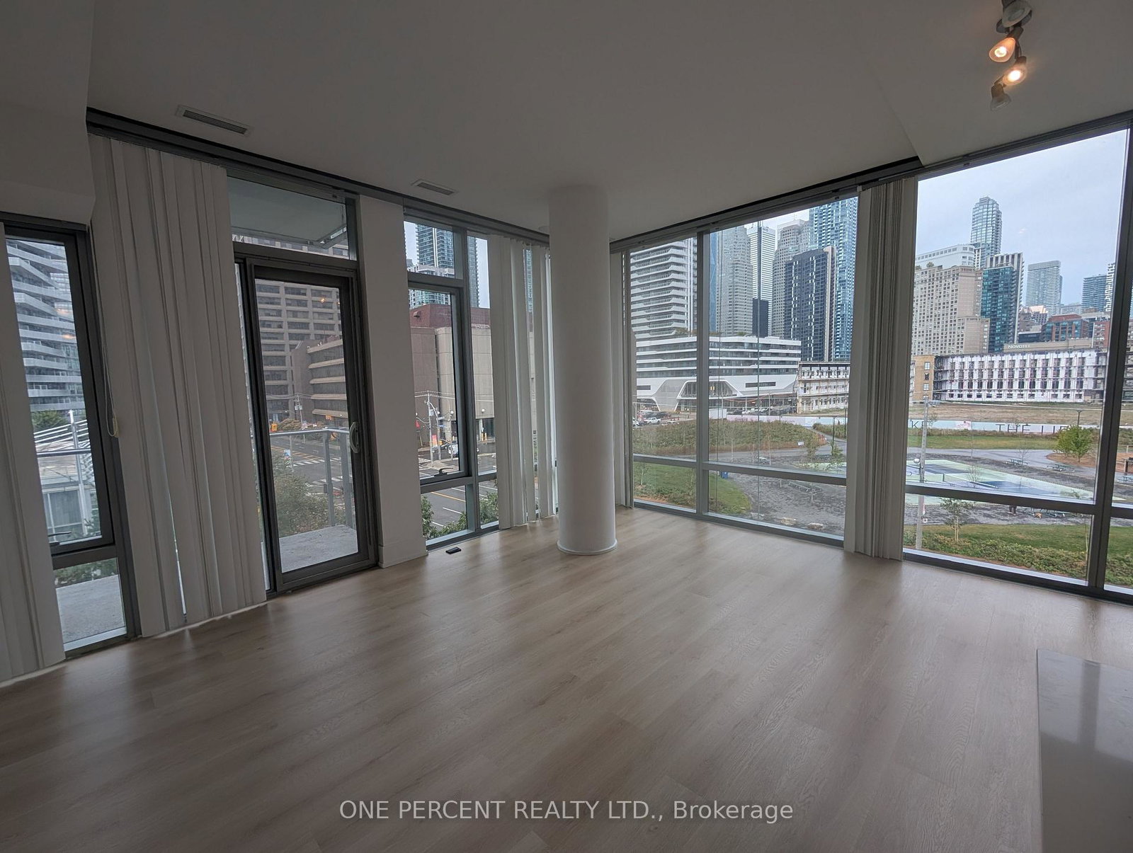 39-queens-quay-e-toronto-toronto-ontario-c13856246