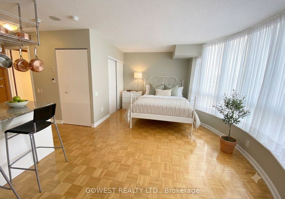 33-sheppard-avenue-e-toronto-north-york-ontario-c13857086