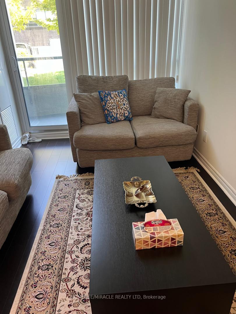 35-hollywood-avenue-toronto-north-york-ontario-c13857608