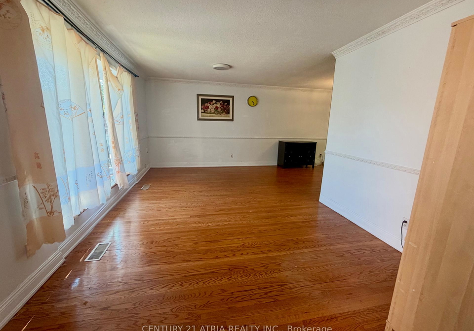 24-axsmith-crescent-toronto-north-york-ontario-c13860204