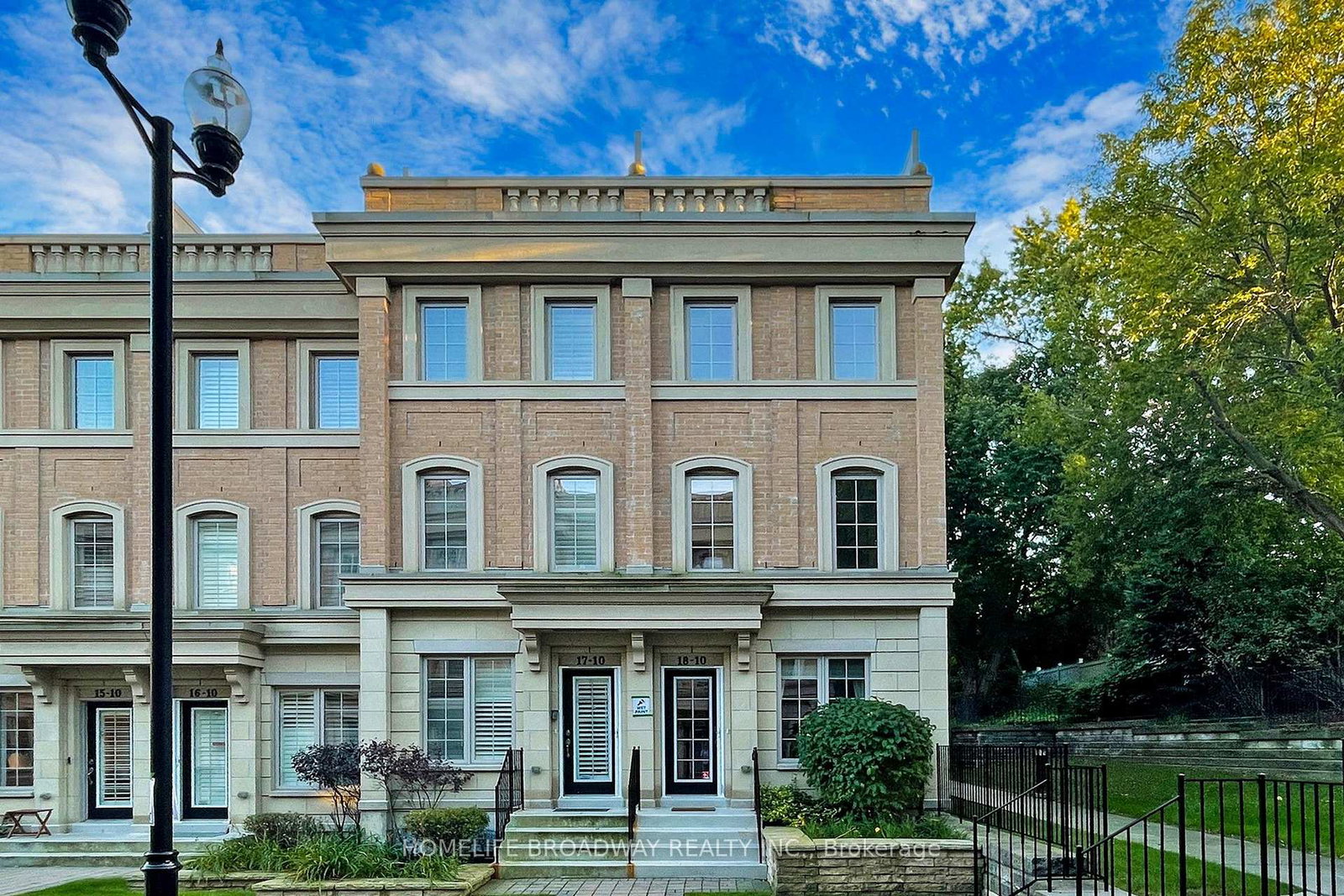 10-hargrave-lane-toronto-north-york-ontario-c13862346