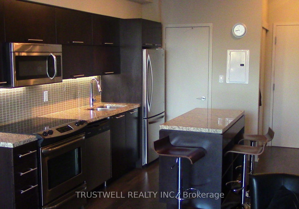 126-simcoe-street-toronto-toronto-ontario-c13864768