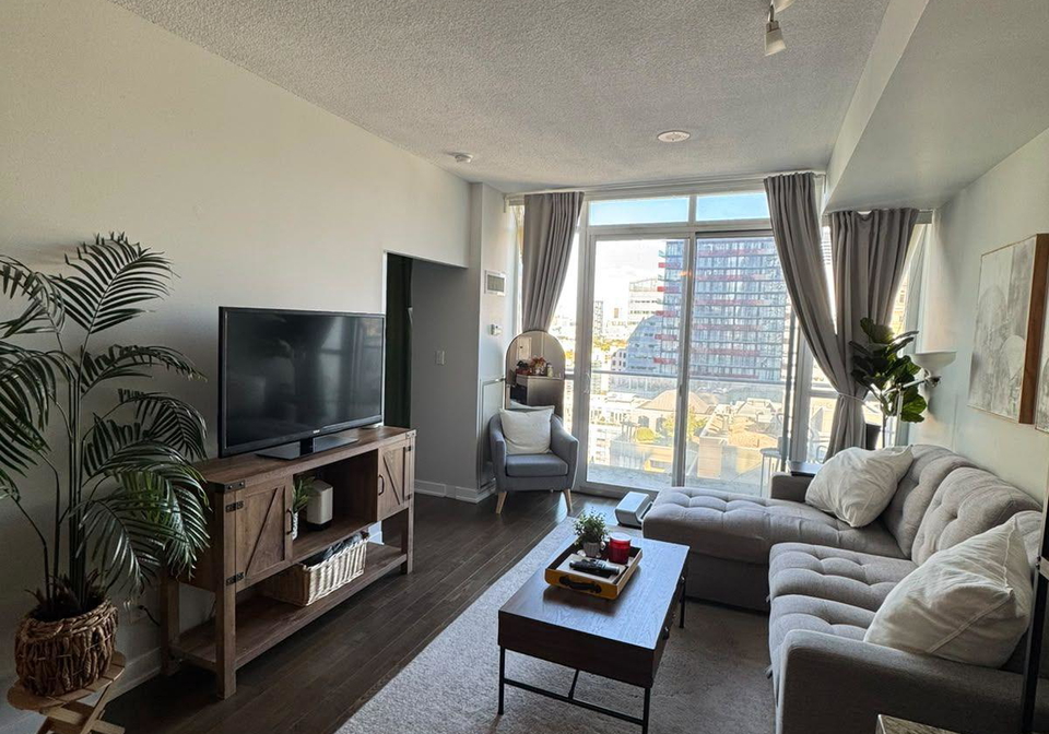126-simcoe-street-toronto-toronto-ontario-c13864768