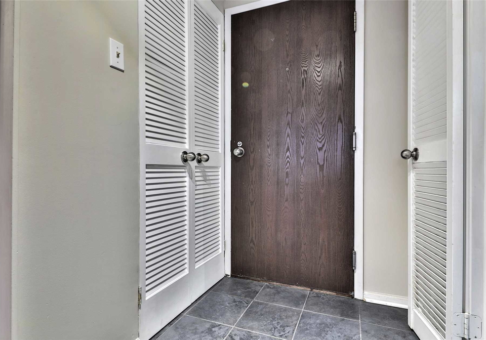 717-bay-street-w-toronto-ontario-c4368438