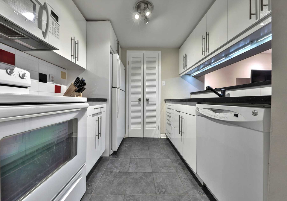 717-bay-street-w-toronto-ontario-c4368438
