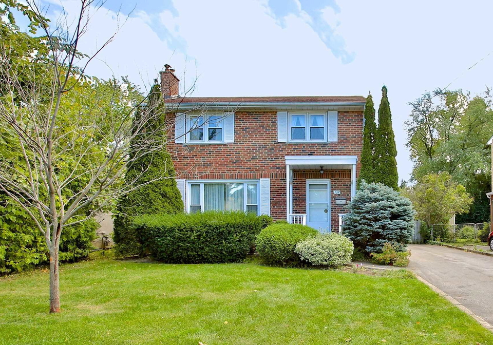 137-yorkview-drive-toronto-ontario-c4588894