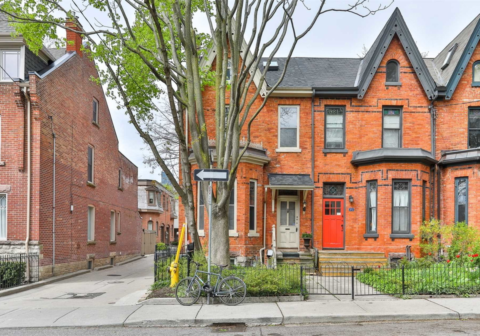 370-sackville-street-toronto-ontario-c4766209