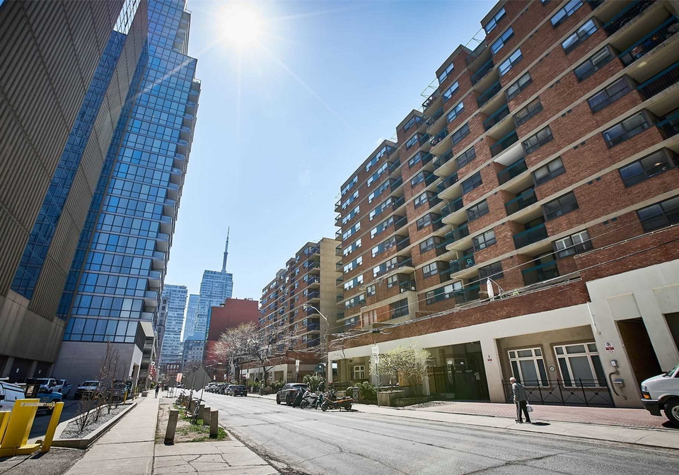 80-saint-patrick-street-toronto-ontario-c5203137