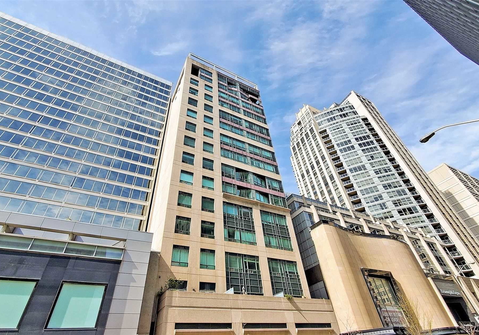 102-bloor-street-toronto-ontario-c5326935
