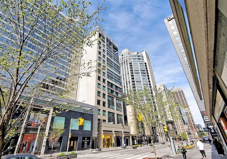 102-bloor-street-toronto-ontario-c5326935