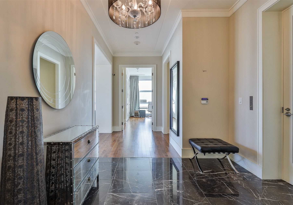 183-wellington-street-toronto-ontario-c5405931