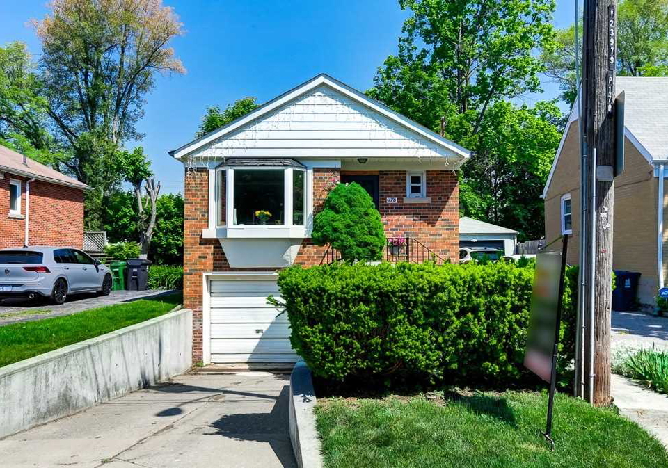 170-bogert-avenue-toronto-ontario-c5638119