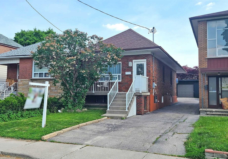 53-lanark-avenue-toronto-ontario-c5642065