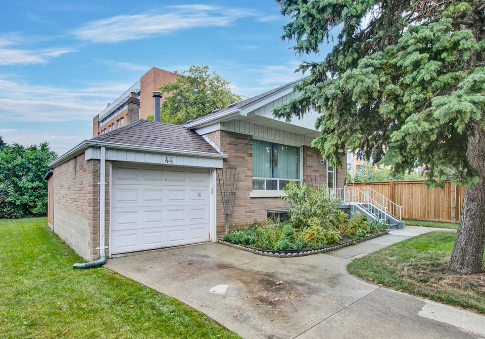 44-baycrest-avenue-toronto-ontario-c5752296