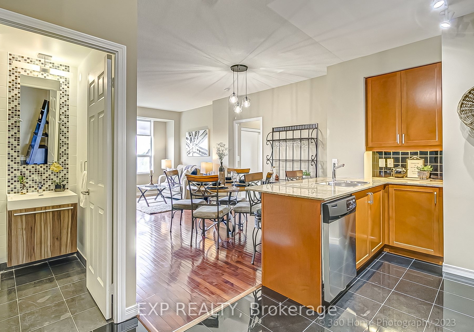 736-spadina-avenue-n-toronto-ontario-c5945912