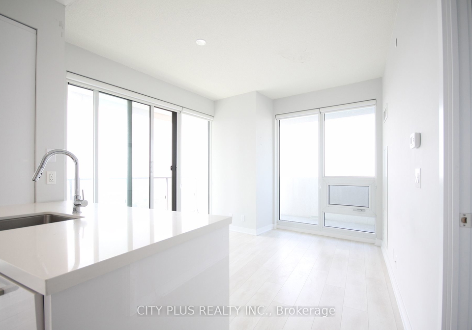 2221-yonge-street-e-toronto-ontario-c5991356