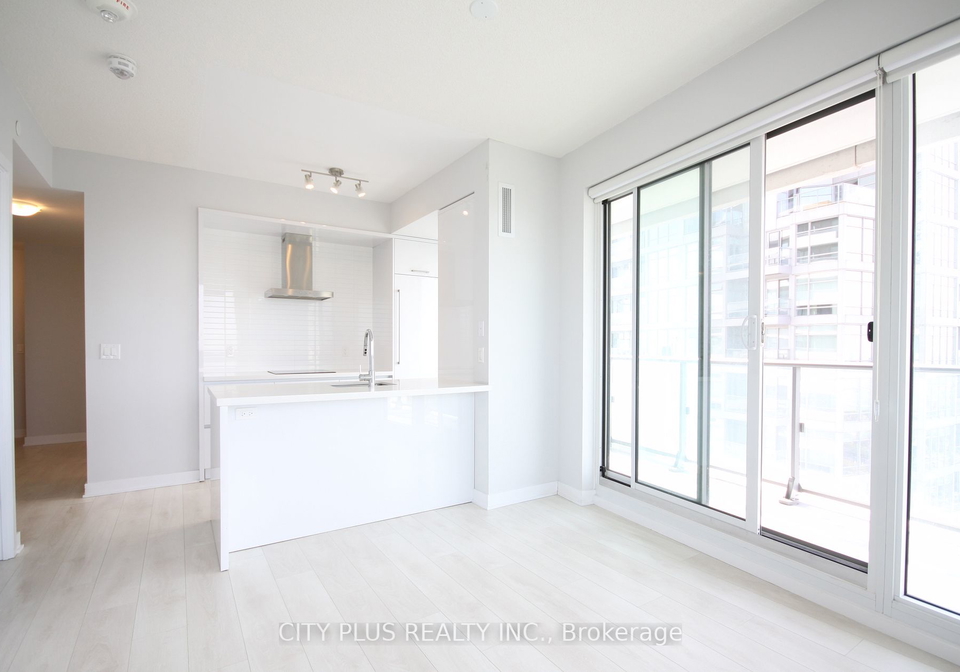 2221-yonge-street-e-toronto-ontario-c5991356