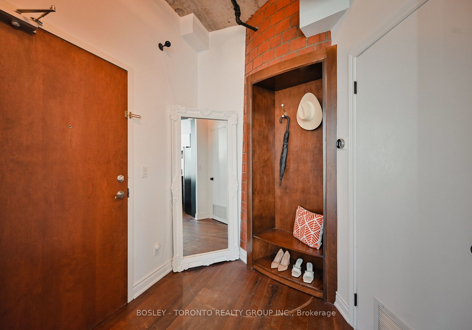 10-wellesley-place-toronto-ontario-c6148224