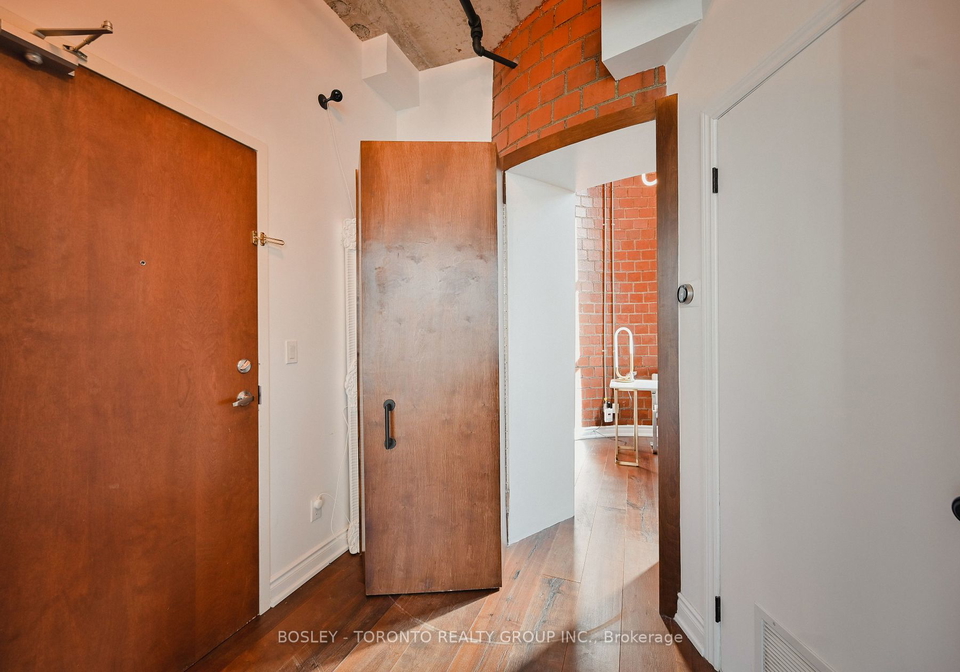 10-wellesley-place-toronto-ontario-c6148224