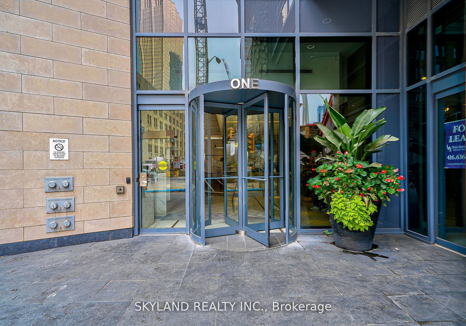 1-the-esplanade-avenue-toronto-ontario-c7048424