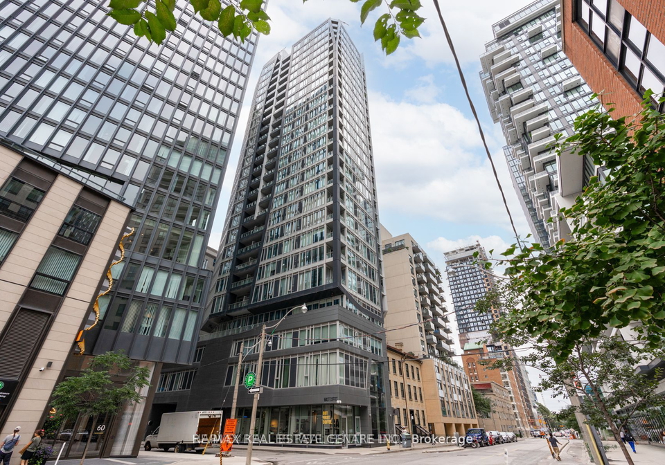 68-shutter-street-toronto-ontario-c7387292