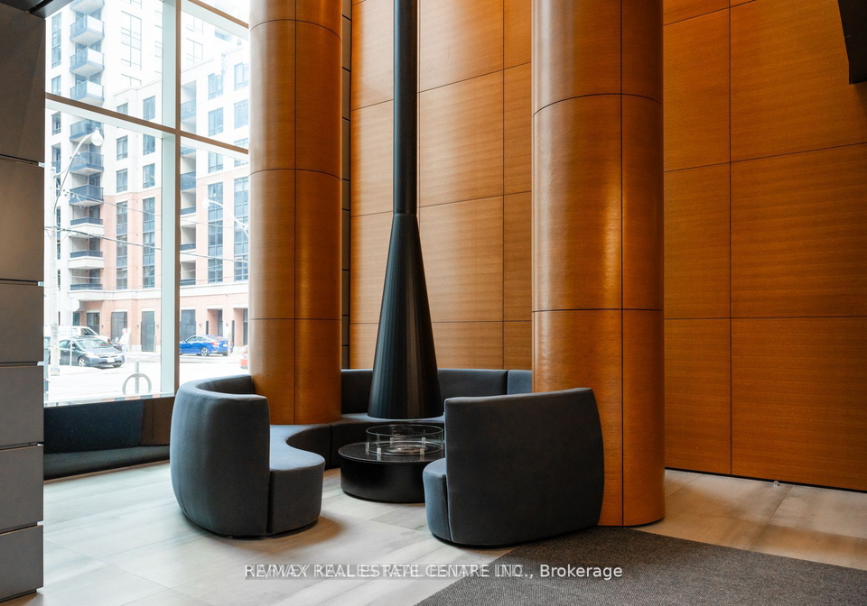 68-shutter-street-toronto-ontario-c7387292