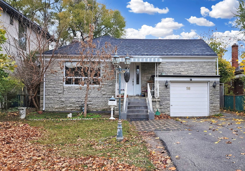 98-charleswood-drive-toronto-ontario-c8120038