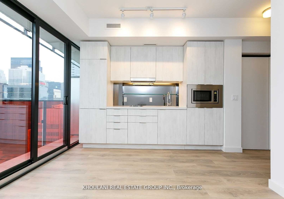 215-queen-street-toronto-ontario-c8243096